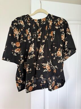 bohme Black Floral Open Front Short Sleeve Top with Rust and Cream Flowers
